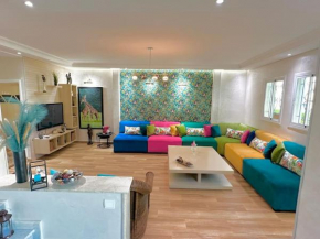 4 min à pied de la Plage, 3 BR, Piscine, Parking